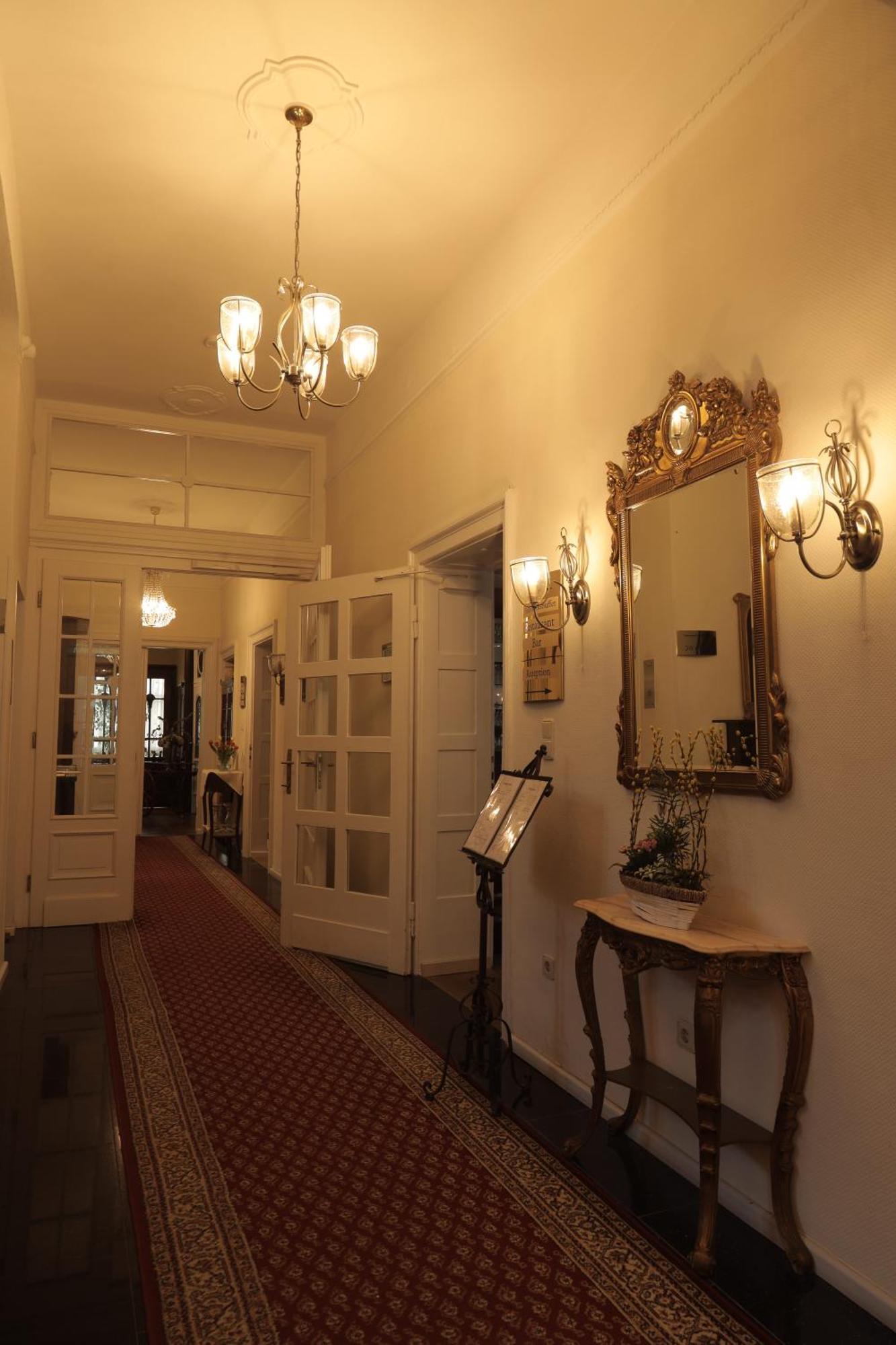 באד קיסינגן Hotel Weisses Haus מראה חיצוני תמונה