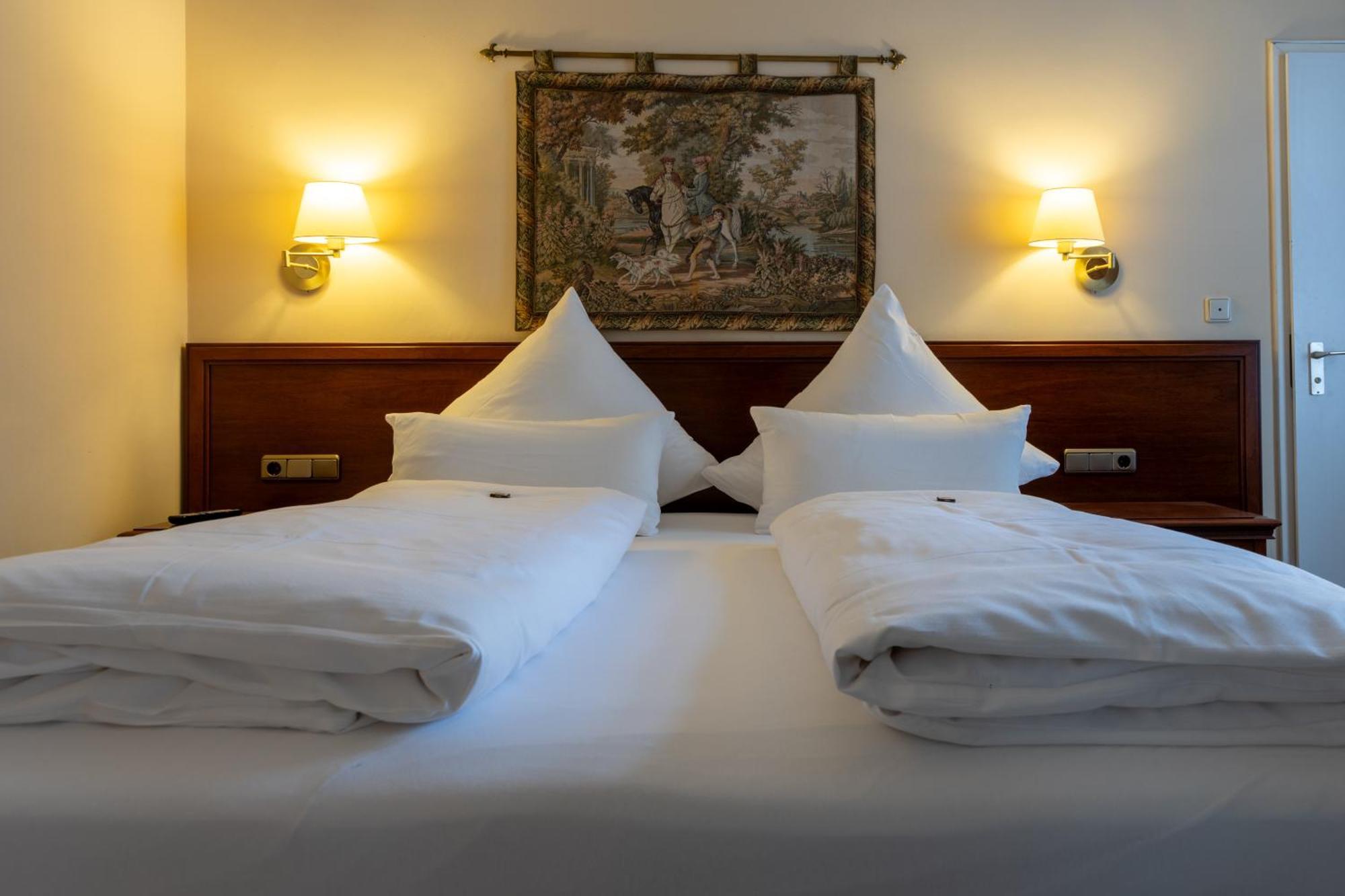 באד קיסינגן Hotel Weisses Haus מראה חיצוני תמונה