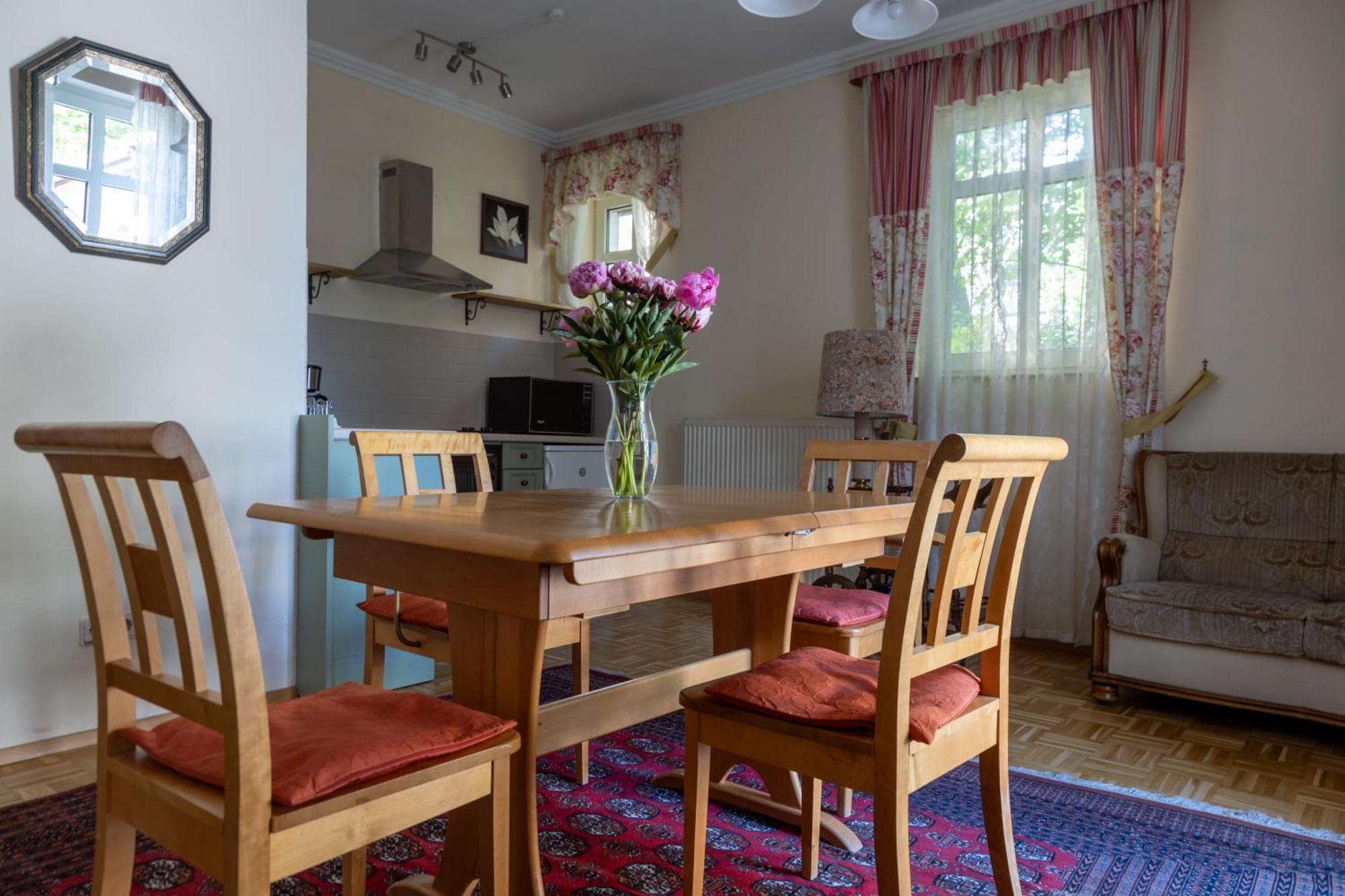 באד קיסינגן Hotel Weisses Haus מראה חיצוני תמונה