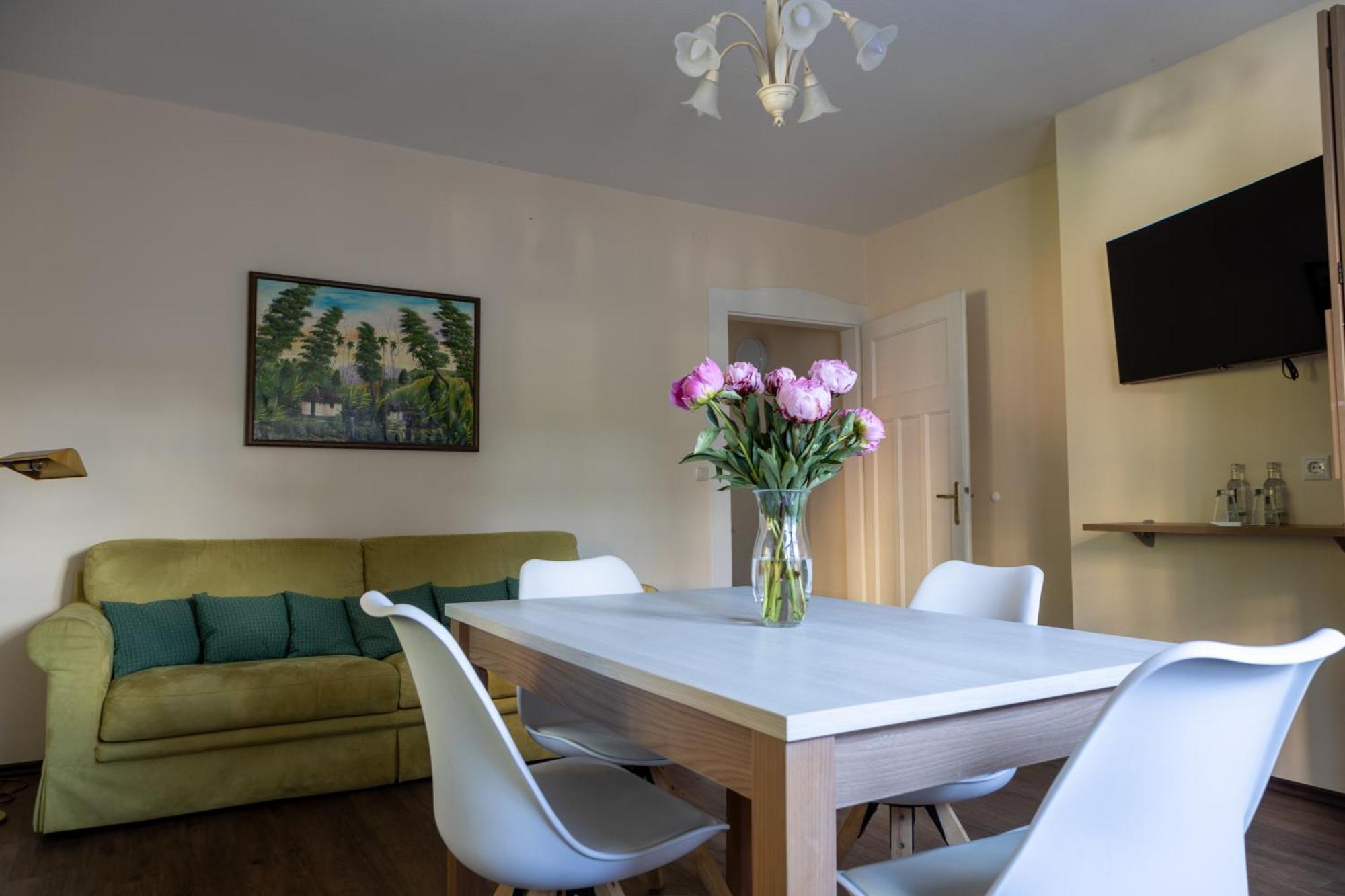 באד קיסינגן Hotel Weisses Haus מראה חיצוני תמונה