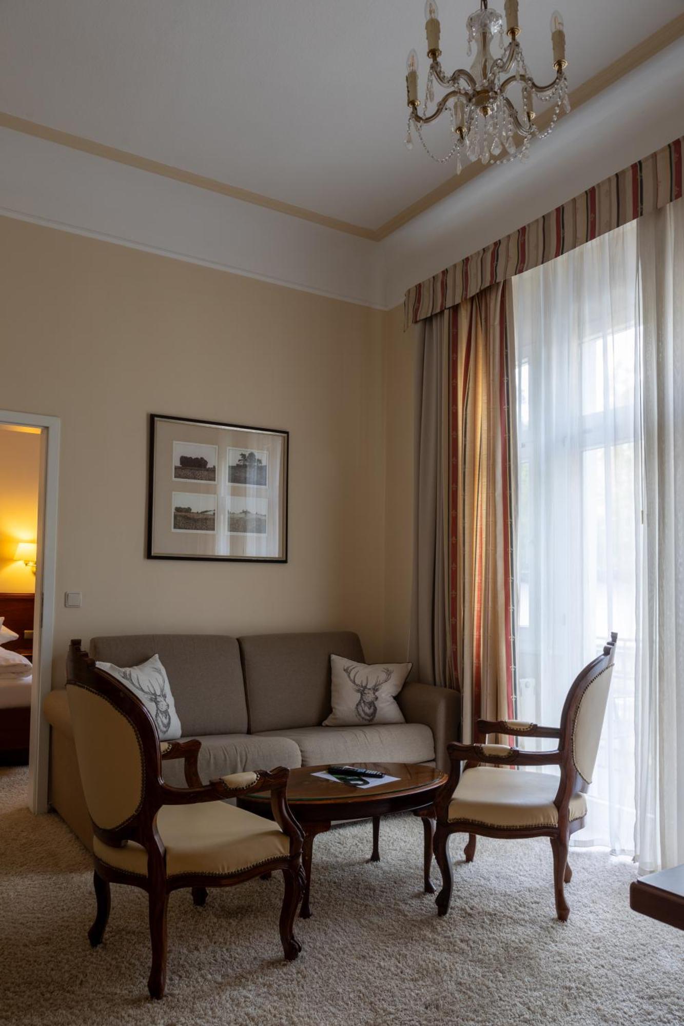 באד קיסינגן Hotel Weisses Haus מראה חיצוני תמונה