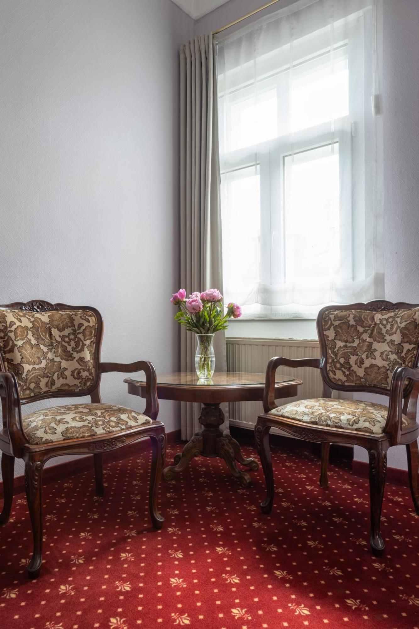 באד קיסינגן Hotel Weisses Haus מראה חיצוני תמונה