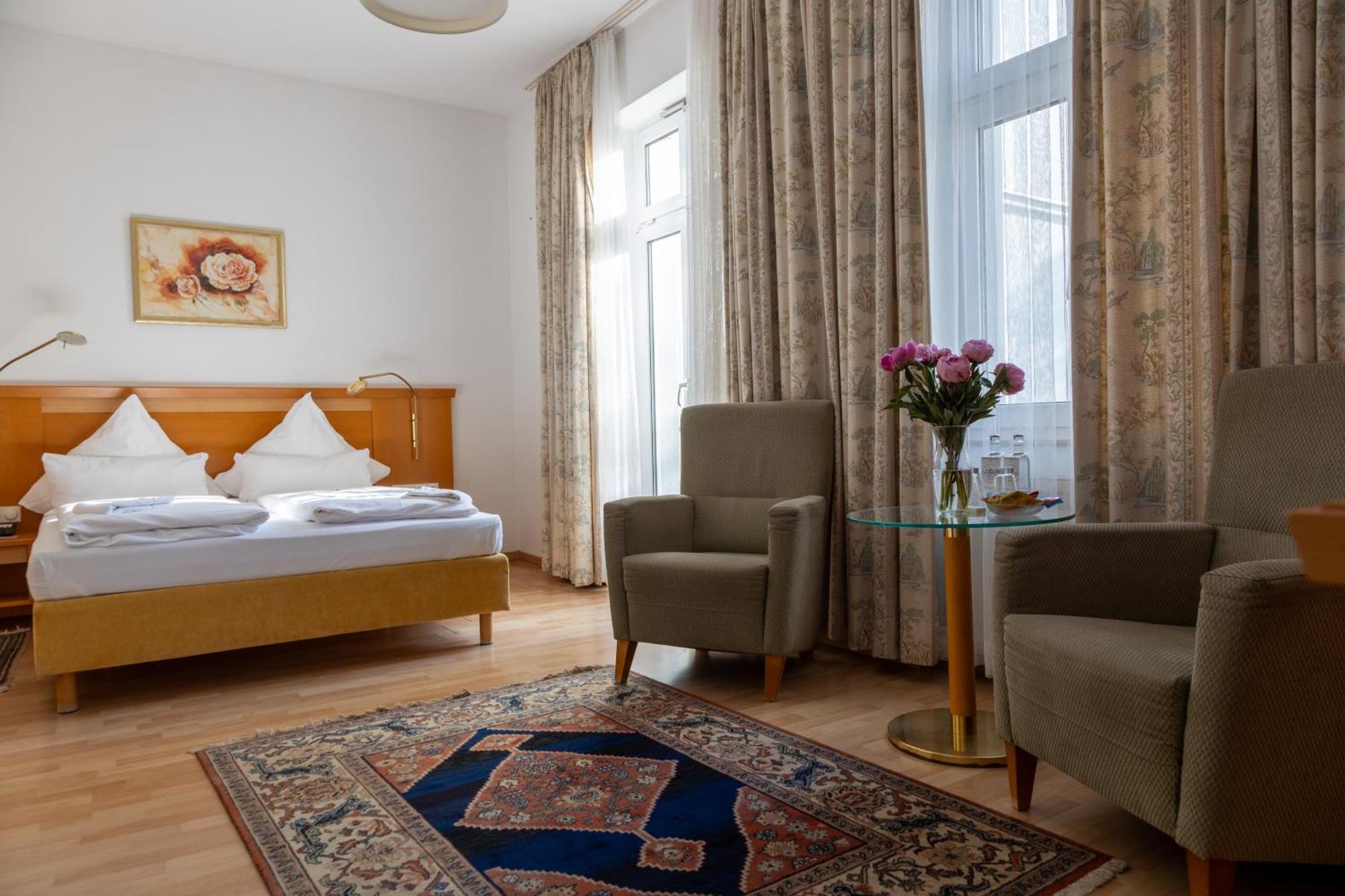באד קיסינגן Hotel Weisses Haus מראה חיצוני תמונה