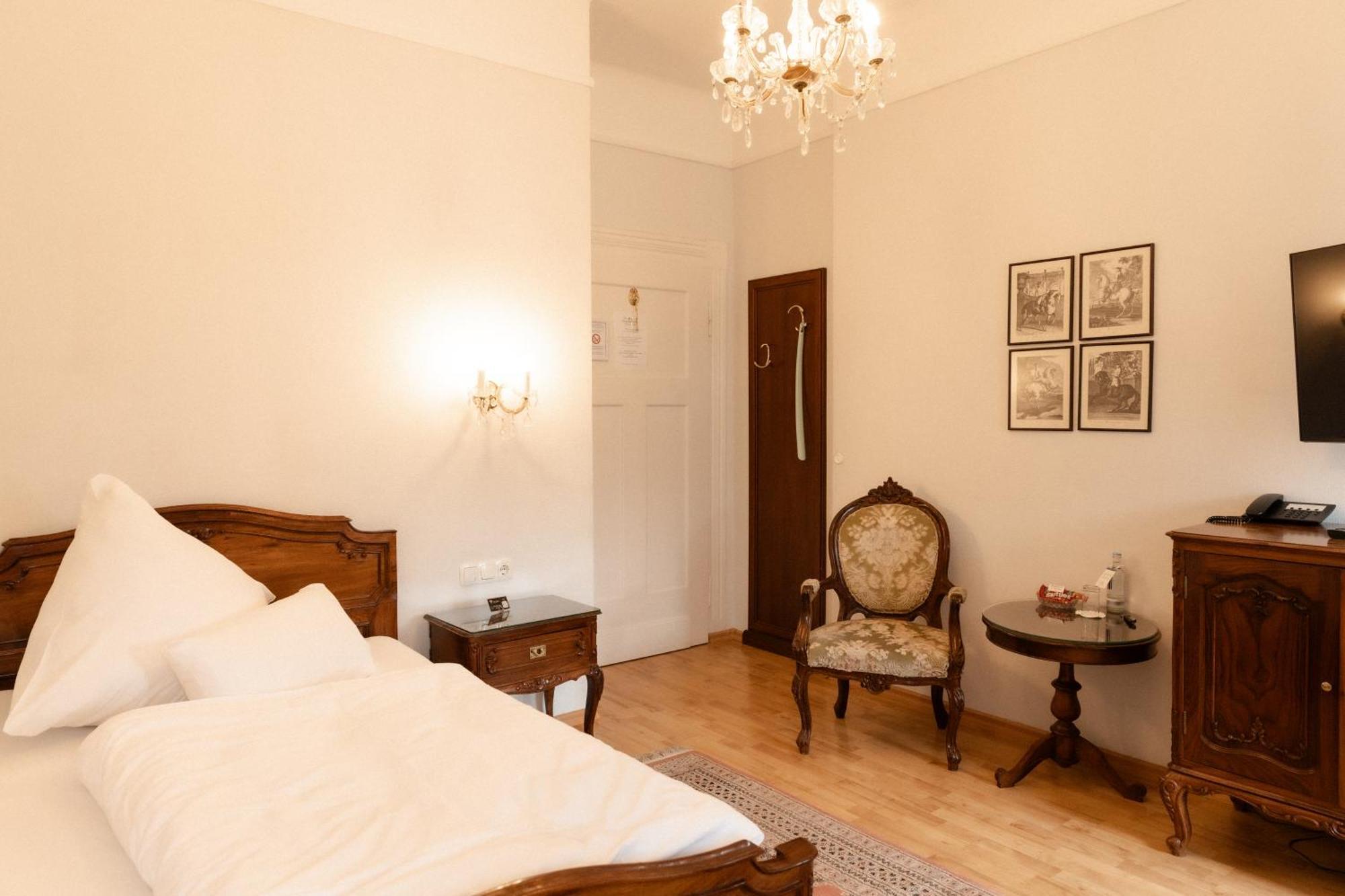 באד קיסינגן Hotel Weisses Haus מראה חיצוני תמונה