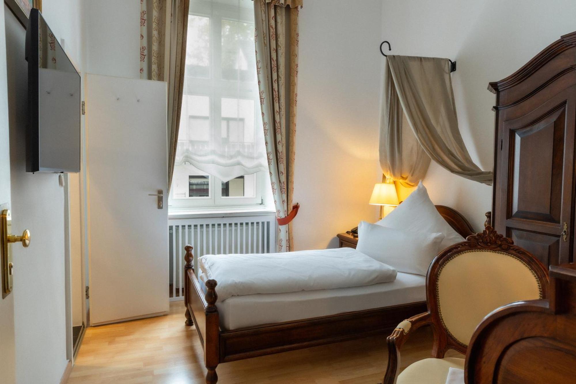 באד קיסינגן Hotel Weisses Haus מראה חיצוני תמונה