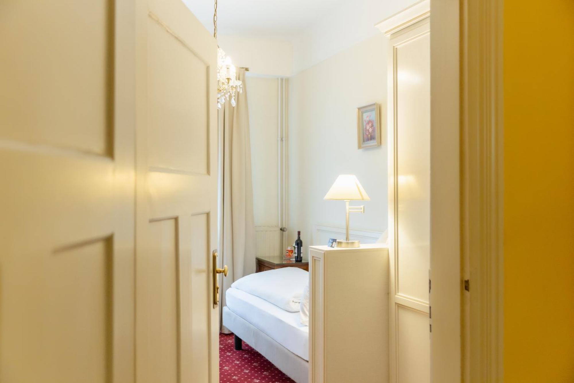 באד קיסינגן Hotel Weisses Haus מראה חיצוני תמונה