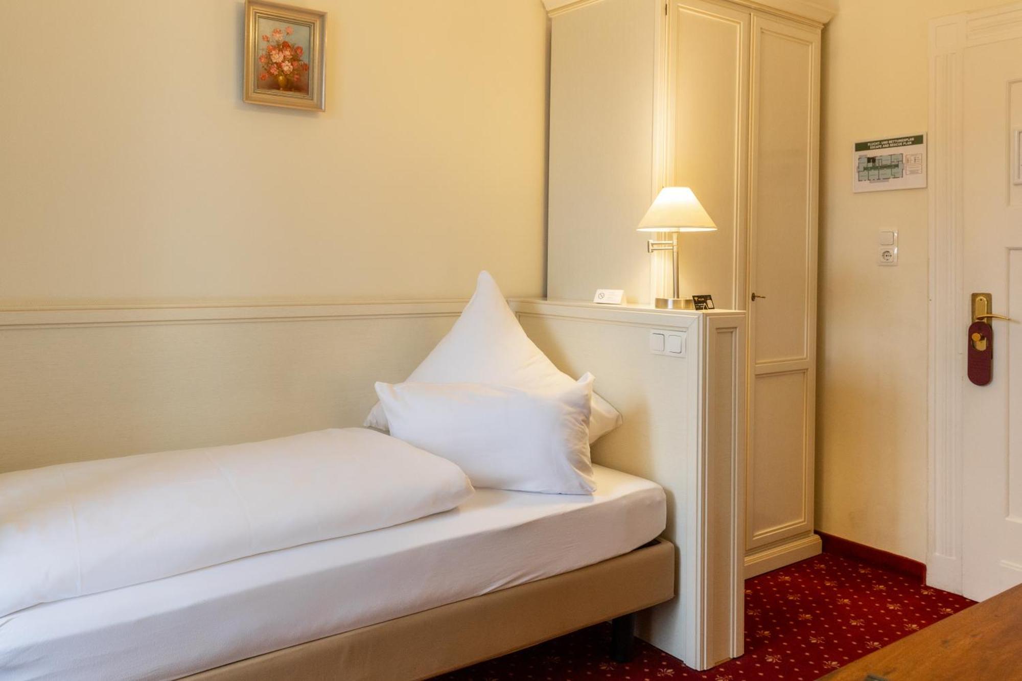 באד קיסינגן Hotel Weisses Haus מראה חיצוני תמונה